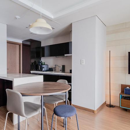 Urbanstay Haeundae Station Пусан Экстерьер фото