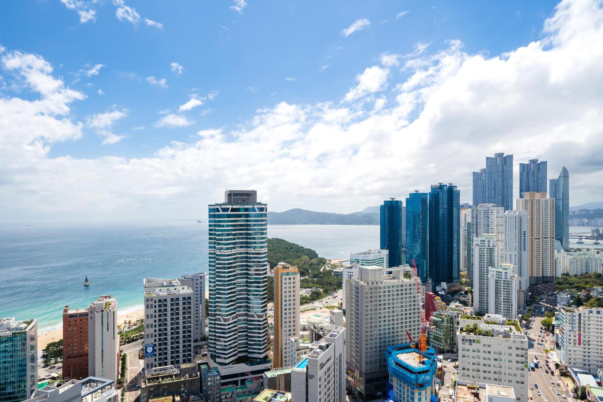 Urbanstay Haeundae Station Пусан Экстерьер фото