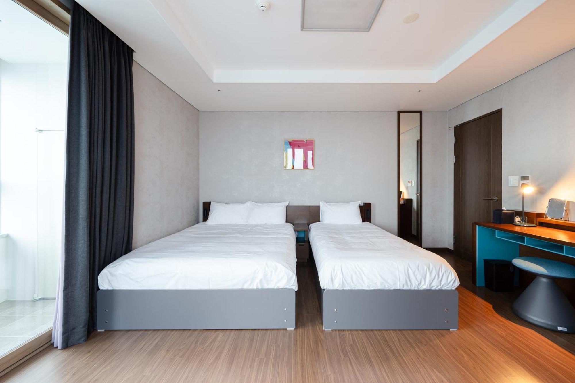 Urbanstay Haeundae Station Пусан Экстерьер фото