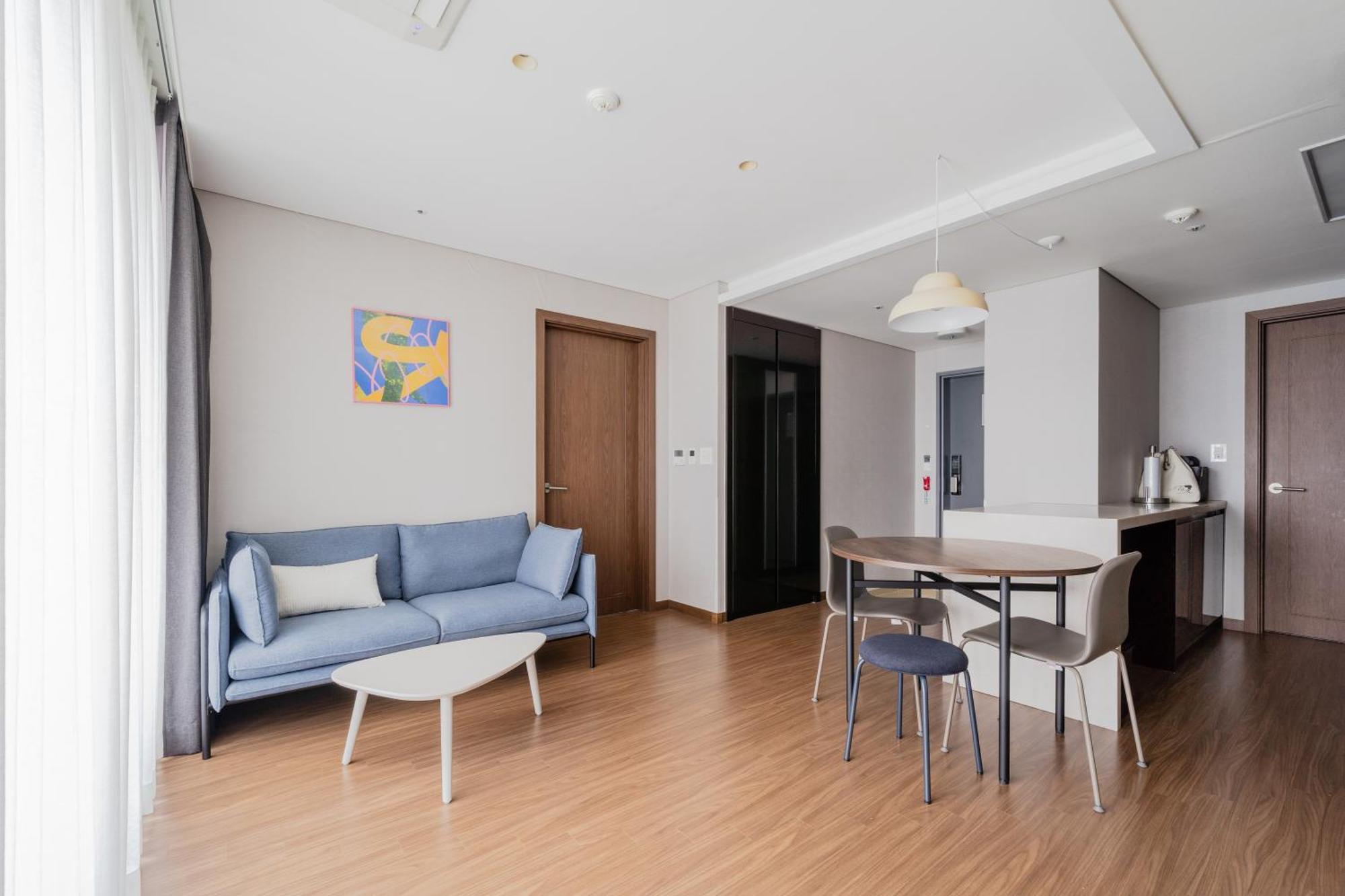 Urbanstay Haeundae Station Пусан Экстерьер фото
