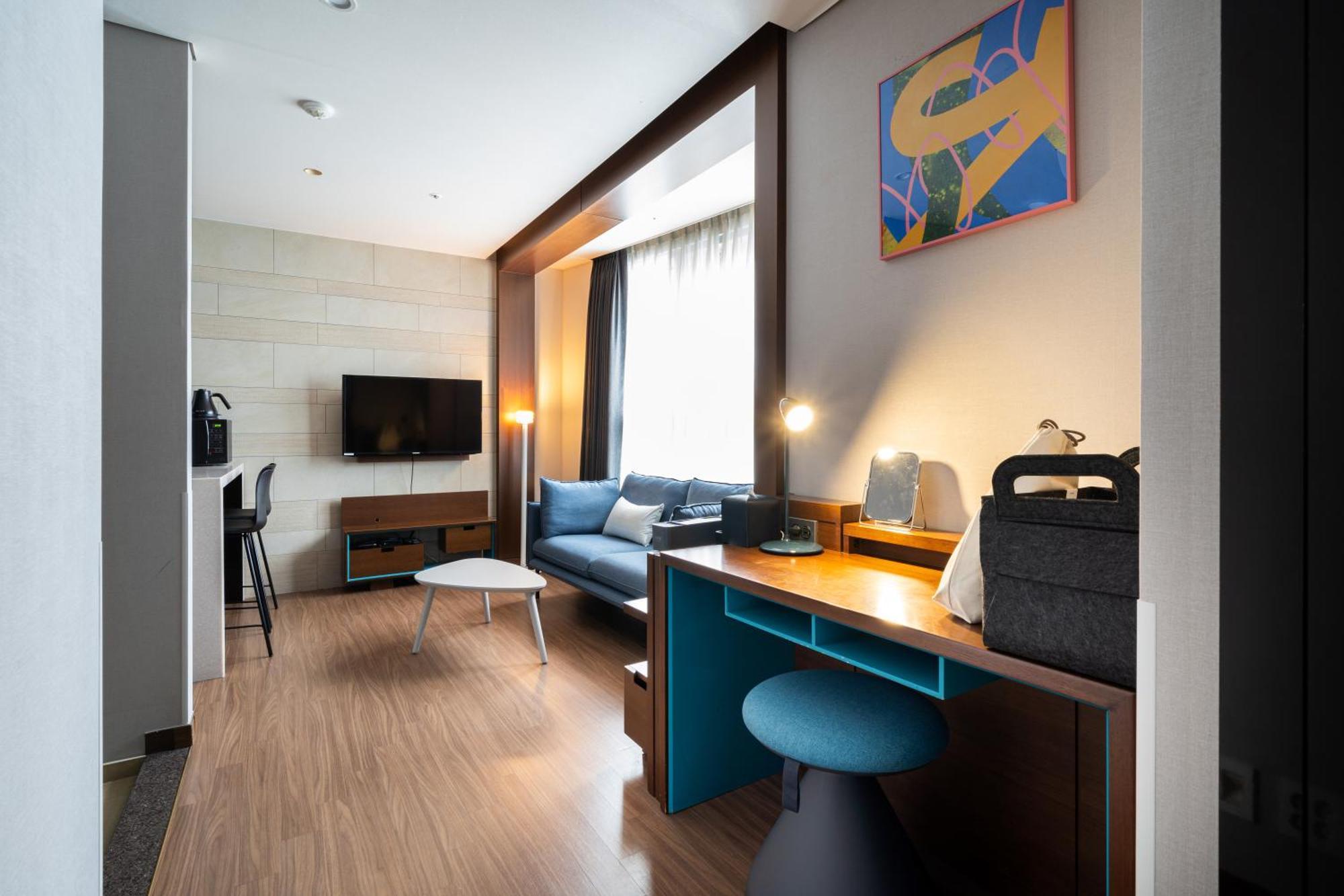 Urbanstay Haeundae Station Пусан Экстерьер фото