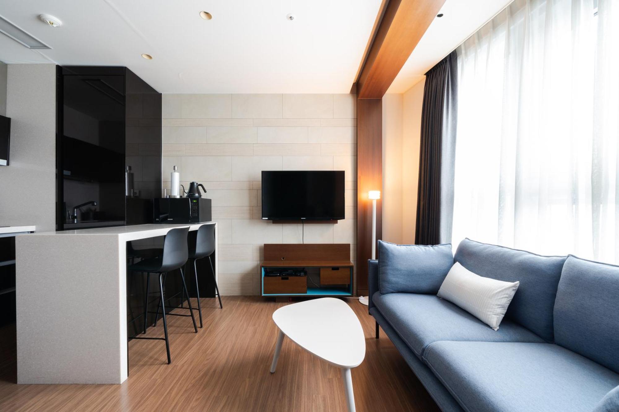 Urbanstay Haeundae Station Пусан Экстерьер фото