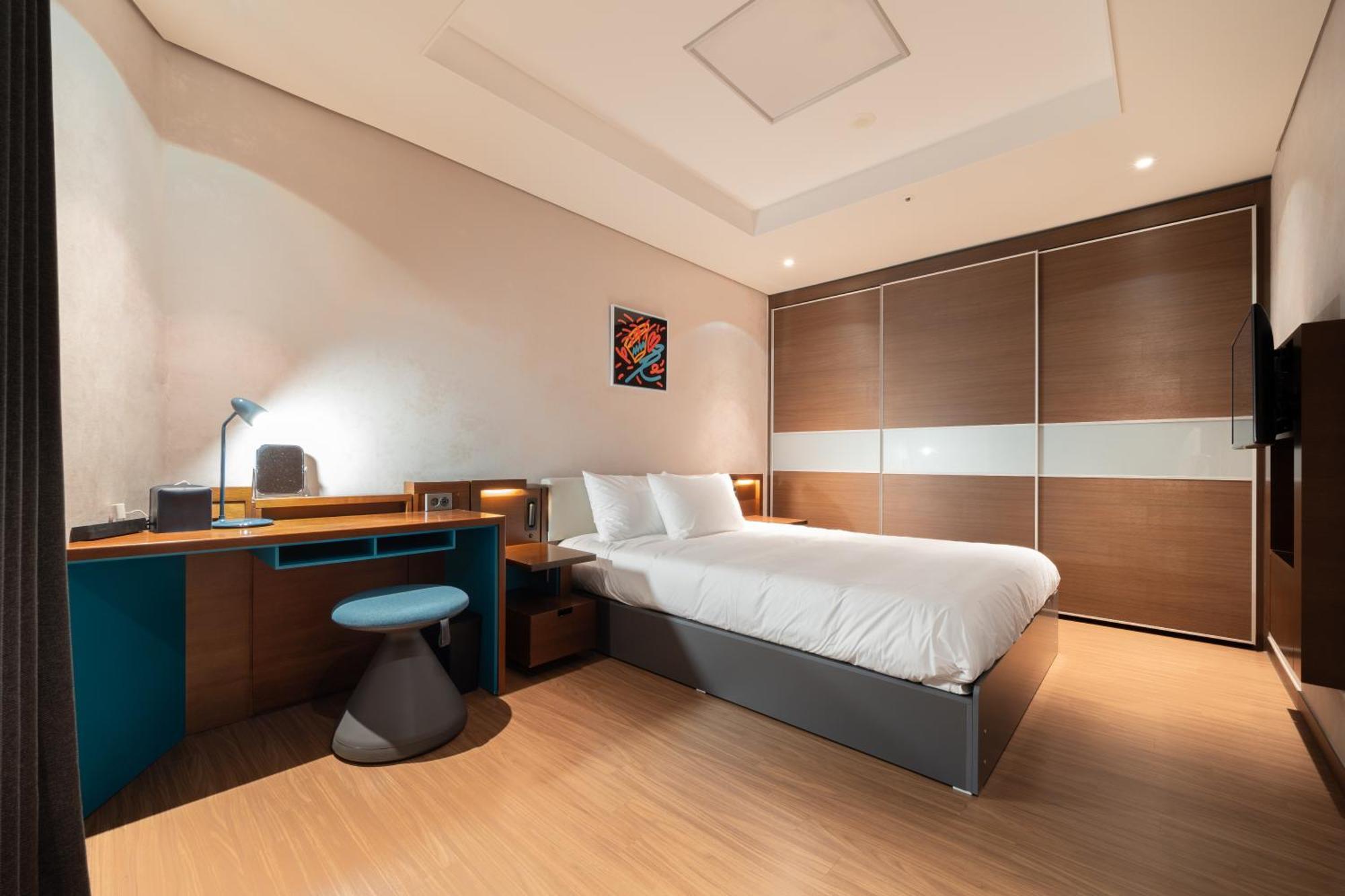 Urbanstay Haeundae Station Пусан Экстерьер фото