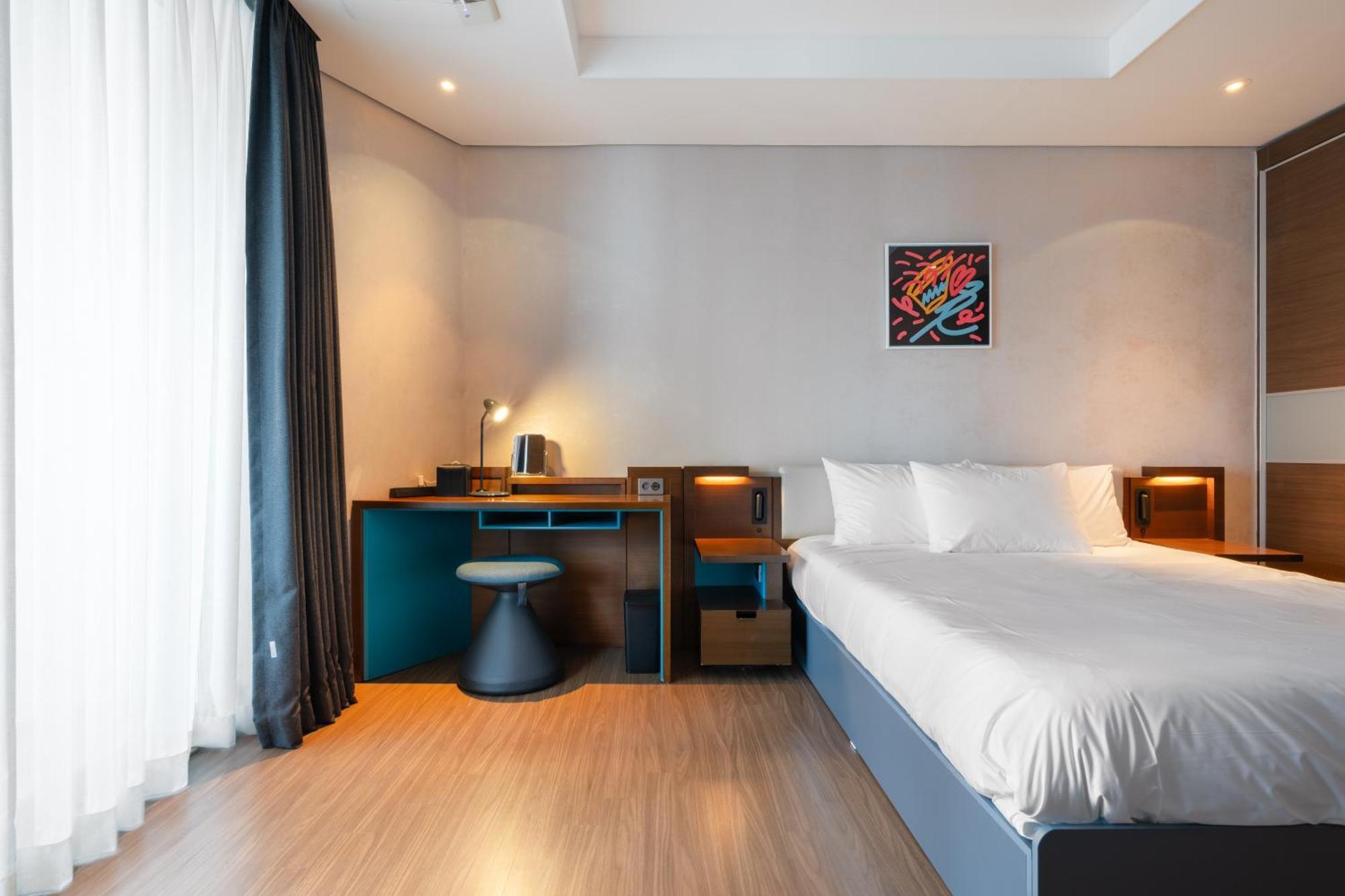 Urbanstay Haeundae Station Пусан Экстерьер фото