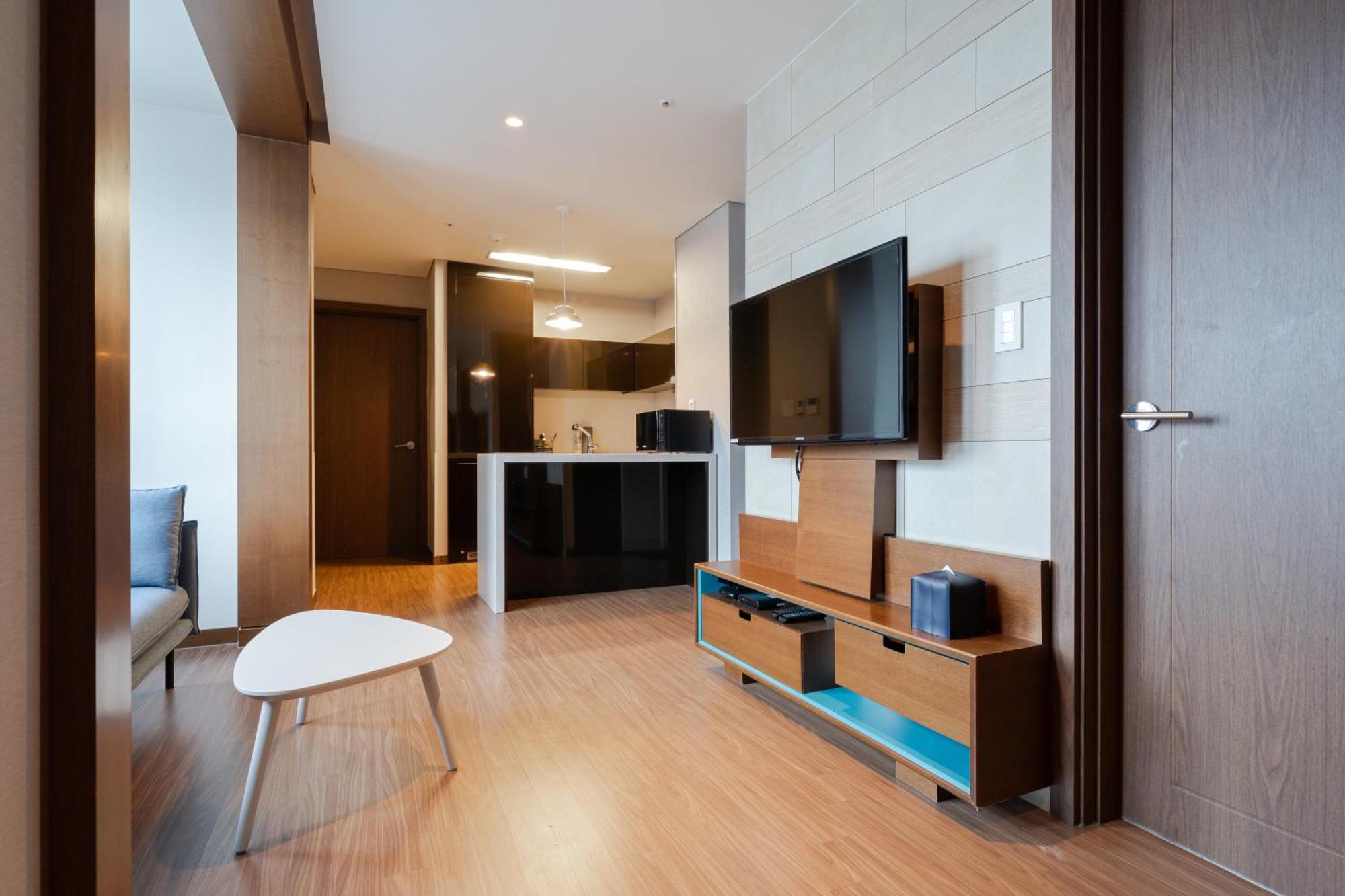 Urbanstay Haeundae Station Пусан Экстерьер фото