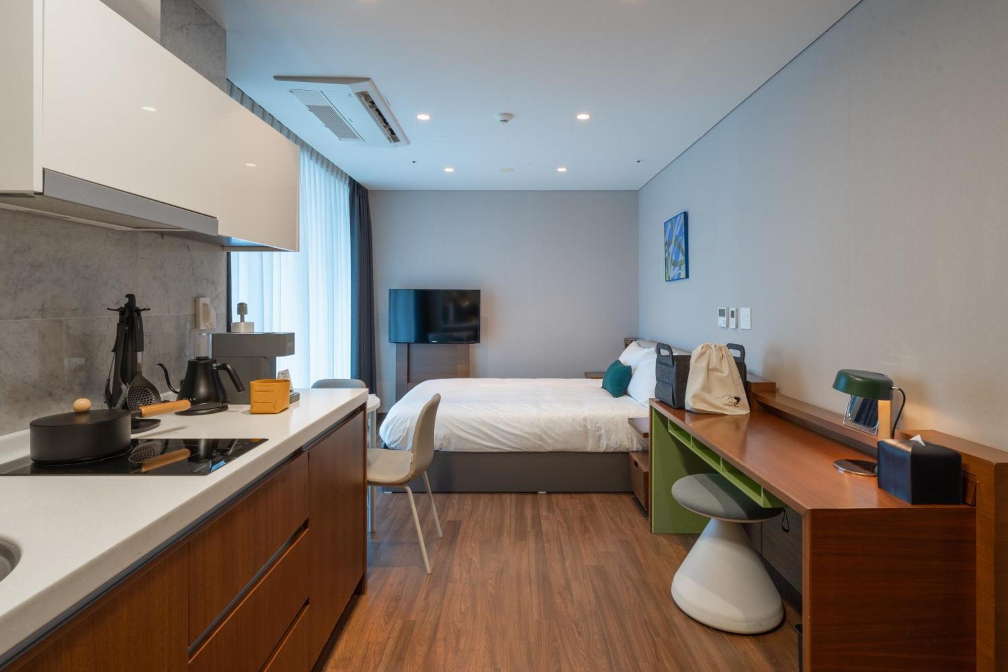 Urbanstay Haeundae Station Пусан Экстерьер фото