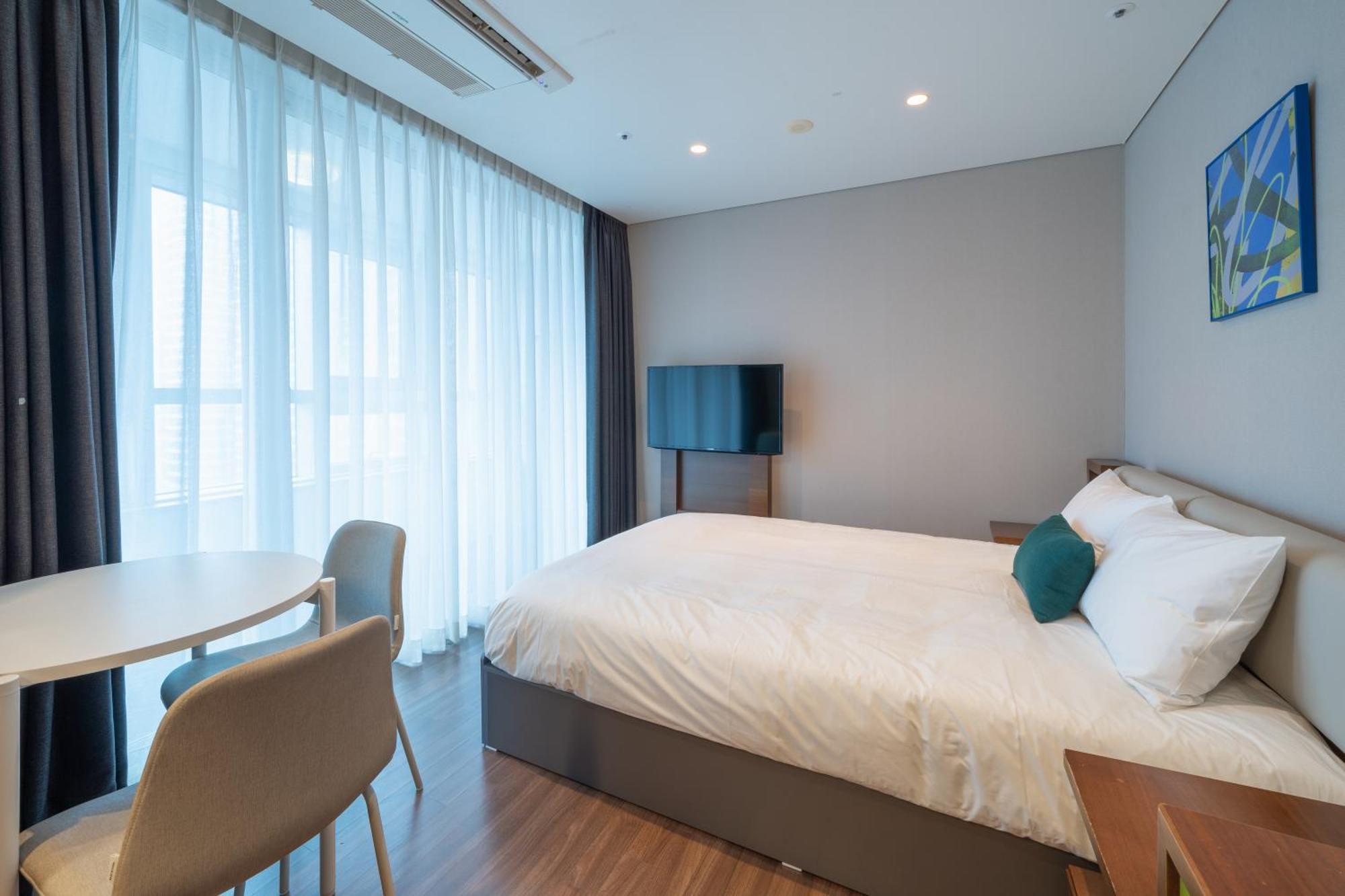 Urbanstay Haeundae Station Пусан Экстерьер фото