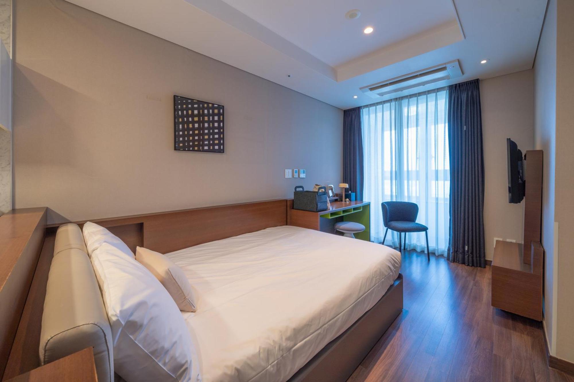 Urbanstay Haeundae Station Пусан Экстерьер фото