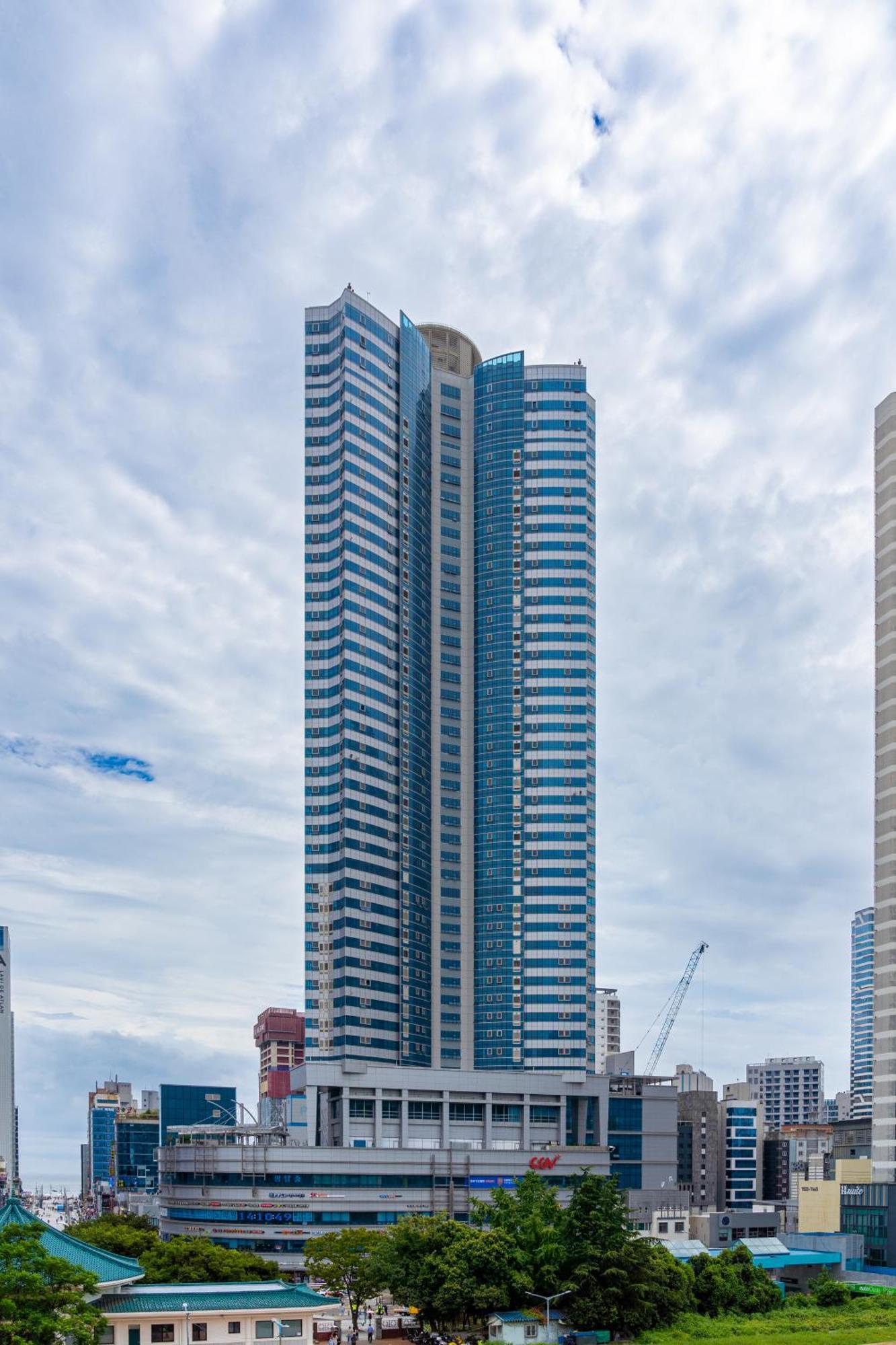 Urbanstay Haeundae Station Пусан Экстерьер фото