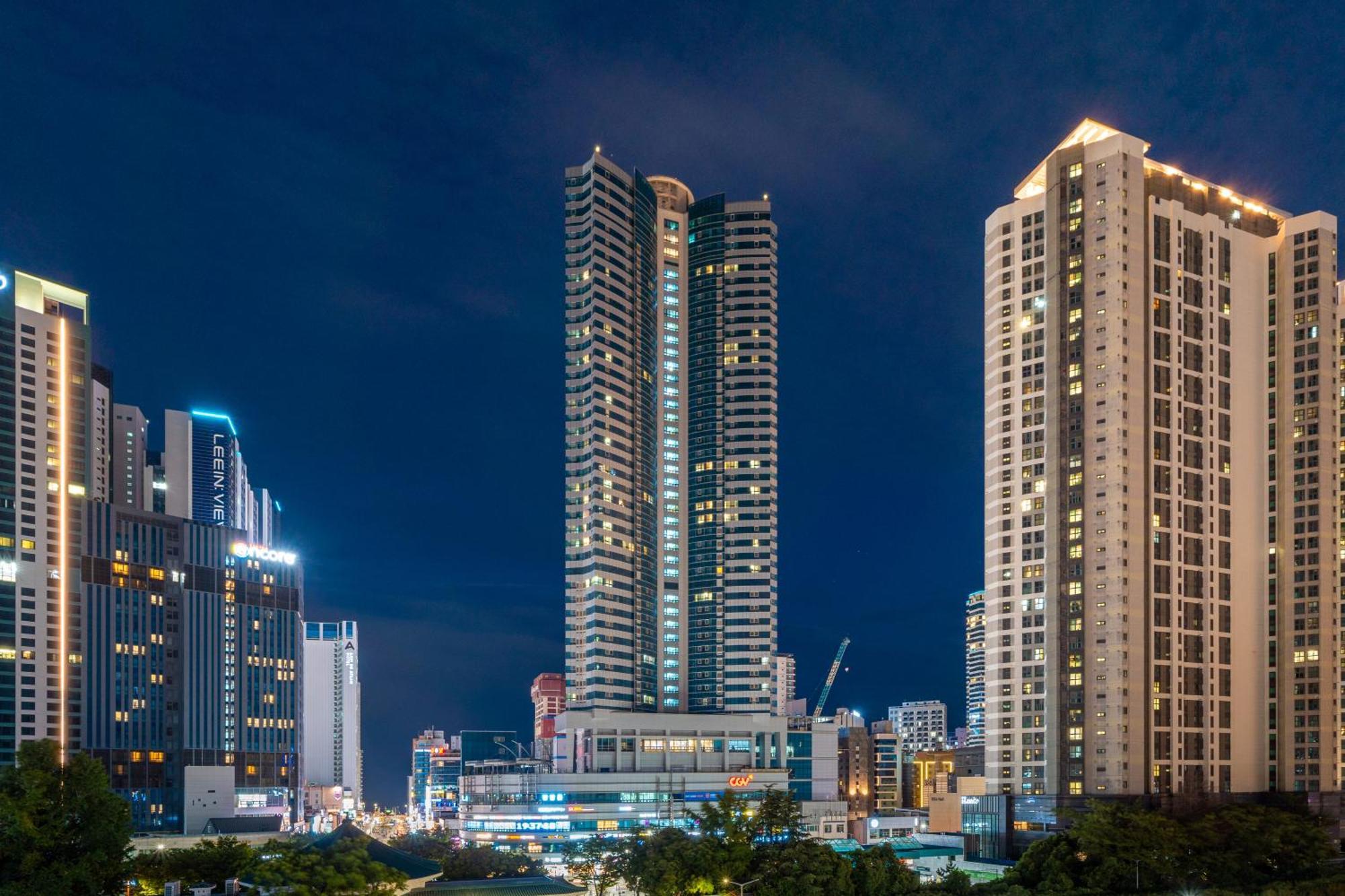 Urbanstay Haeundae Station Пусан Экстерьер фото