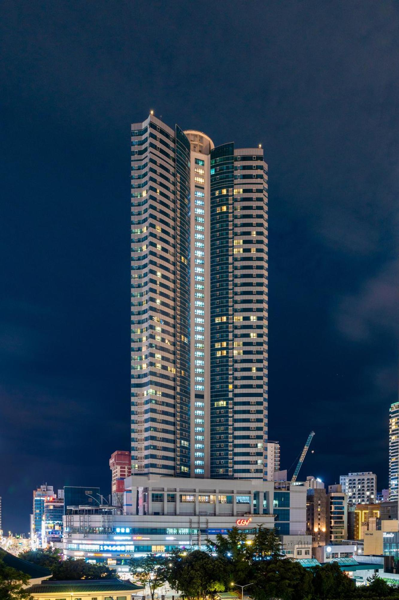 Urbanstay Haeundae Station Пусан Экстерьер фото