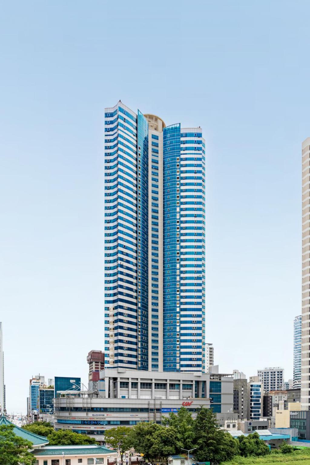 Urbanstay Haeundae Station Пусан Экстерьер фото