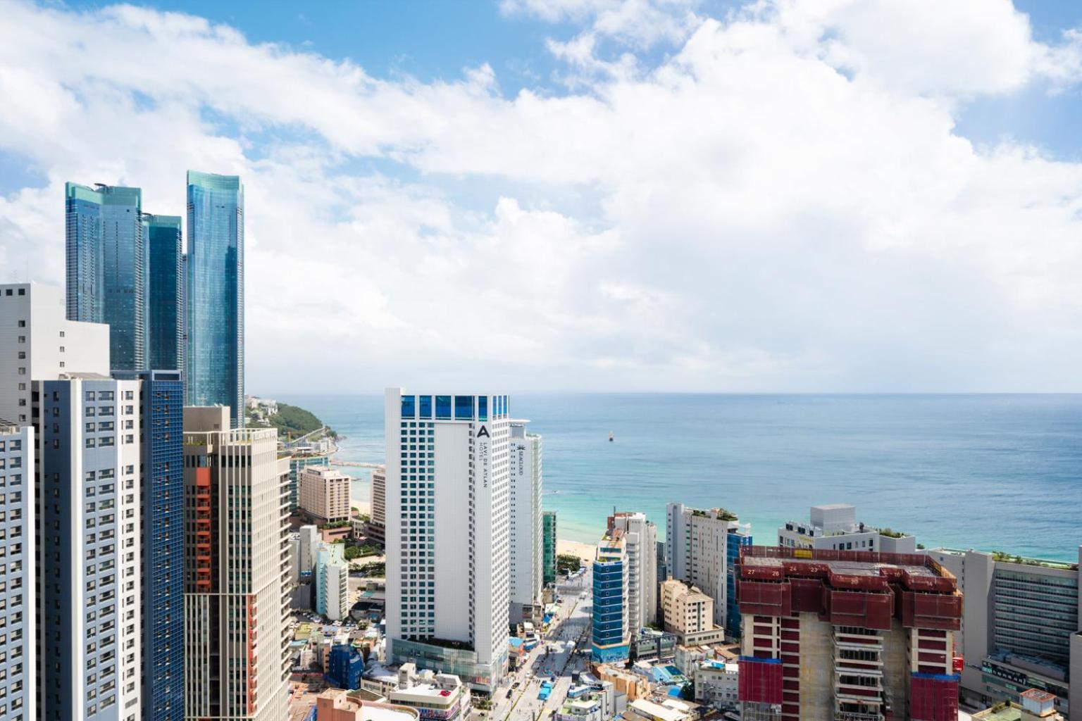 Urbanstay Haeundae Station Пусан Экстерьер фото